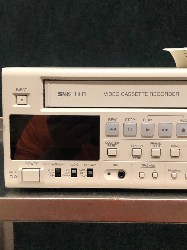 lot 17 image: Mitsubishi HS-MD3000U SVHS VHS VCR Medical 4-Head Video Cassette Player Recorder - Great Working Condition