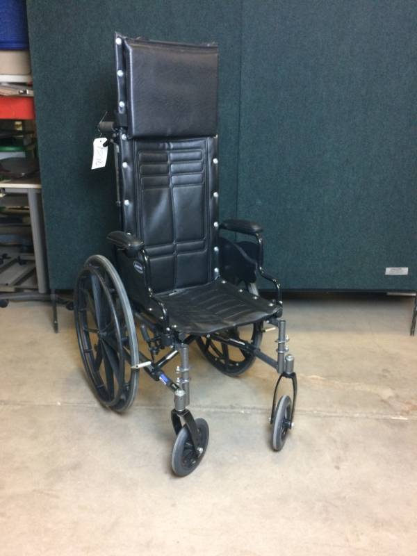 lot 20 image: Invacare Tracer SX5 Recliner Wheelchair - Great Condition