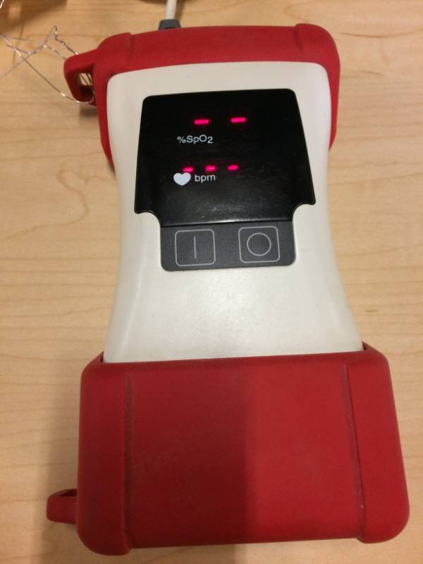 lot 40 image: Armstrong AD1000 Handheld Pulse Oximeter