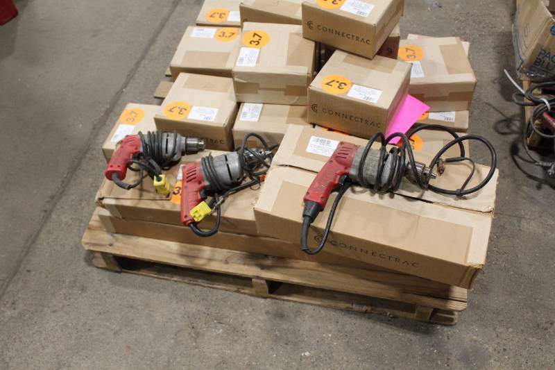 lot 137 image: Lot of (3) Milwaukee 38in. Hole Shooters