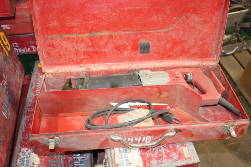 lot 109 image: Milwaukee Heavy Duty Sawzall with Case