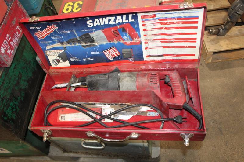 lot 114 image: Milwaukee Heavy Duty Sawzall with Case
