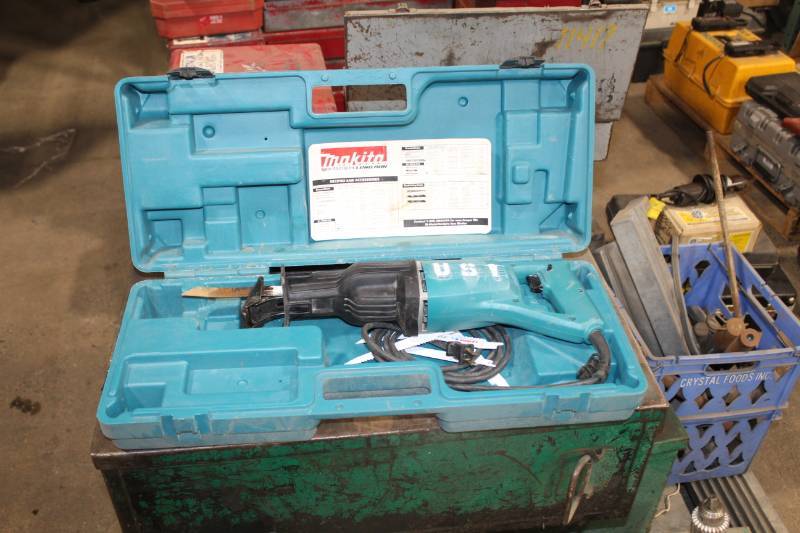 lot 125 image: Makita Recipro Saw JR3000V with Case