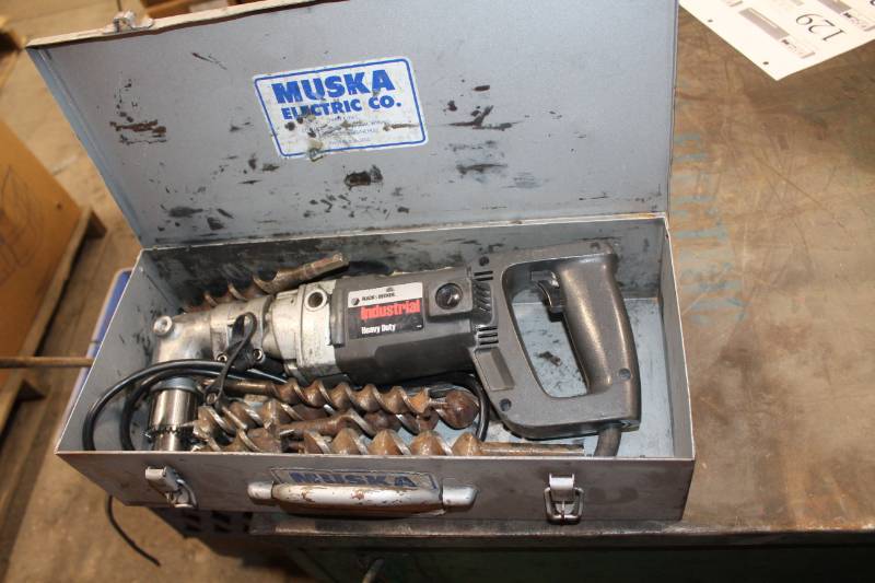 lot 129 image: Black&Decker Heavy Duty Industrial 12in. Right Angle Drill with Case