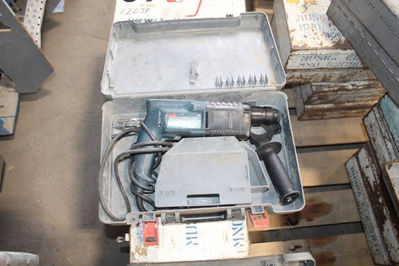 lot 139 image: Bosch Bulldog Hammer Drill with Case