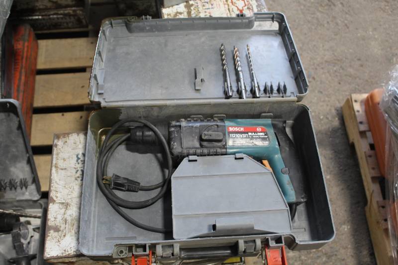 lot 140 image: Bosch Bulldog 58in. Rotary Hammer Drill with Case