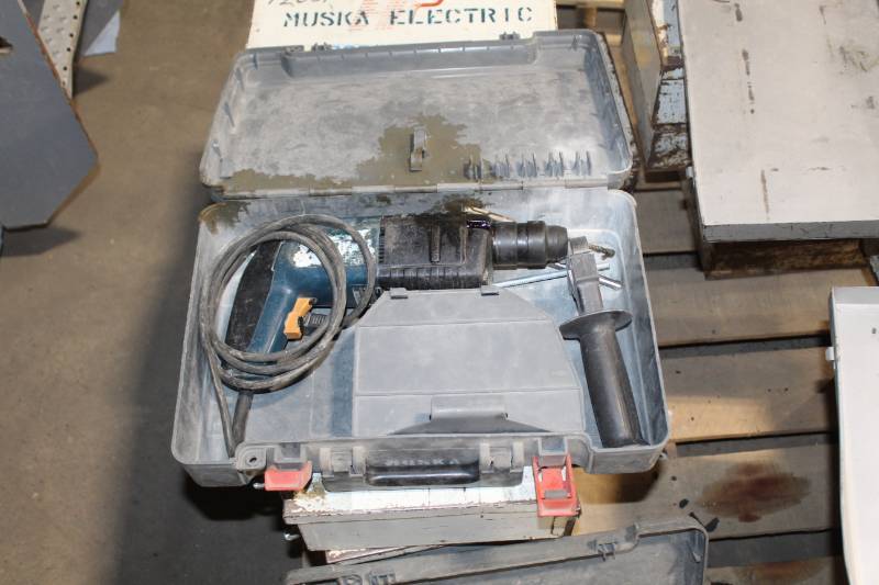 lot 141 image: Bosch Bulldog 58in. Rotary Hammer Drill with Case