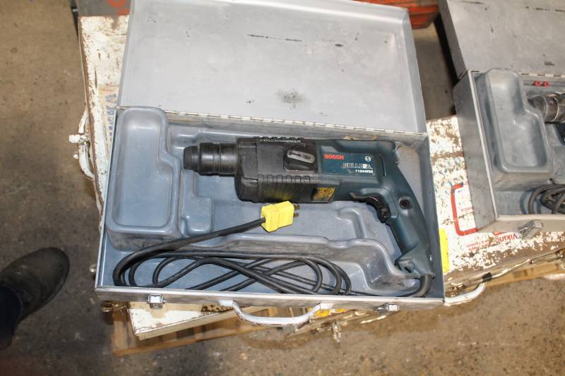 lot 143 image: Bosch Bulldog Hammer Drill with Case