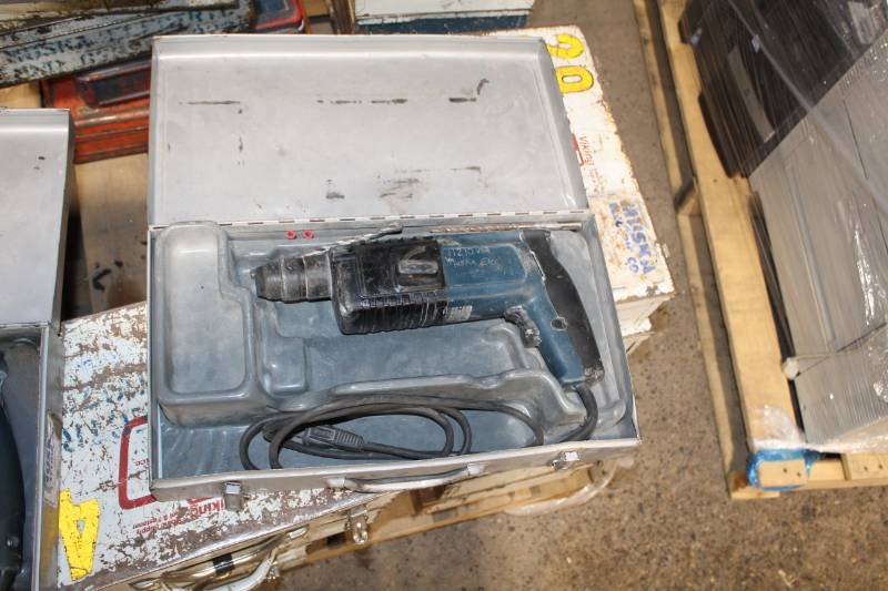 lot 144 image: Bosch Bulldog 58in. Rotary Hammer Drill with Case
