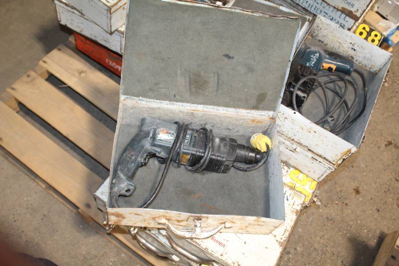lot 145 image: Bosch Bulldog Hammer Drill with Case