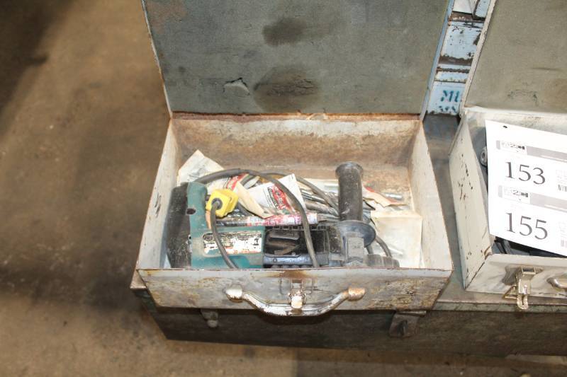 lot 155 image: Bosch Bulldog 58in. Rotary Hammer Drill with Case