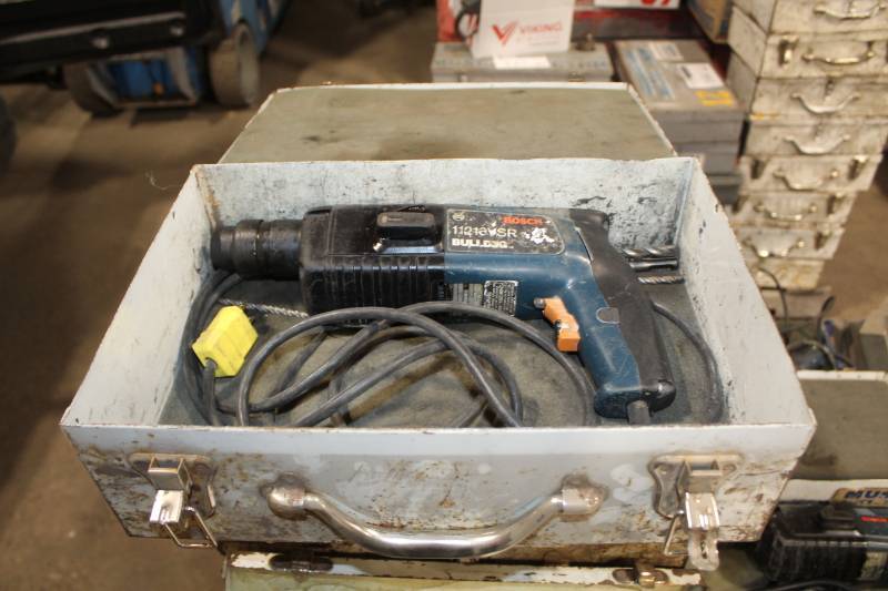 lot 158 image: Bosch Bulldog 58in. Rotary Hammer Drill with Case