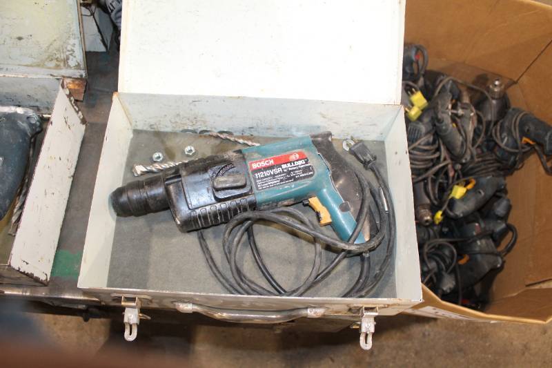 lot 160 image: Bosch Bulldog 58in. Rotary Hammer Drill with Case