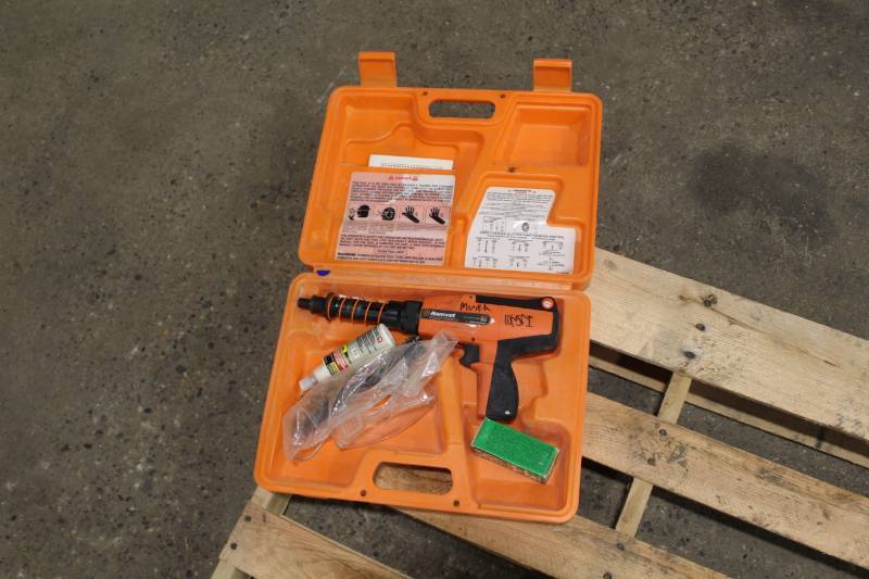 lot 86 image: Ramset D45A Fastener with Case, Accessories