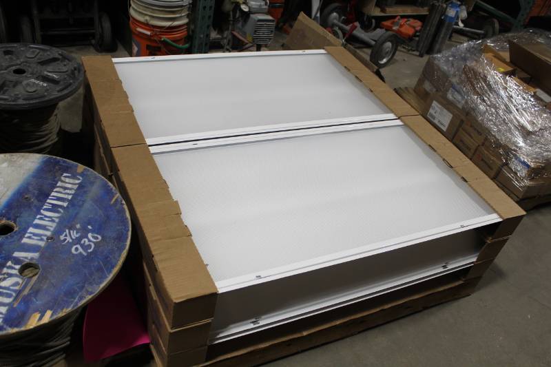 lot 96 image: Lot of (6) Light Fixtures