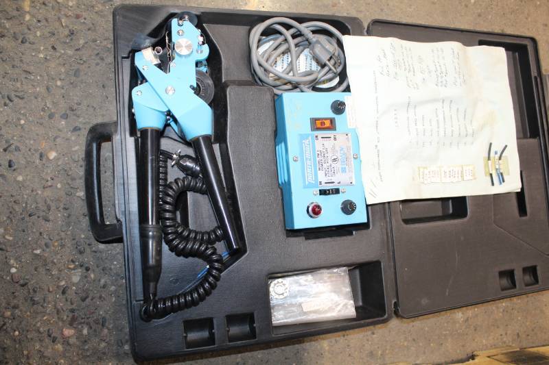 lot 181 image: Brady Porta-Mark Hot Stamping Tool with Case, Operating Instructions