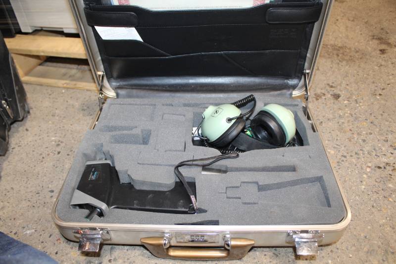 lot 187 image: UE Systems Inc. Ultra Probe 3000 with Case