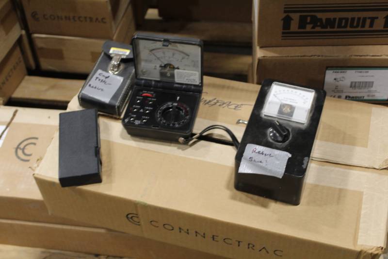 lot 194 image: Lot of (3) Electronic Outlet Locator, Ohms Meter, Cap Tester