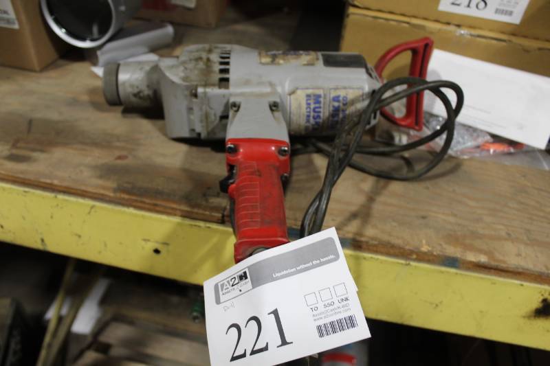 lot 221 image: Milwaukee Super Hole-Shooter 1-14in.