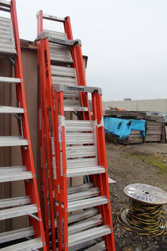 lot 46 image: Lot of (3) Louisville Commercial Platform Ladders