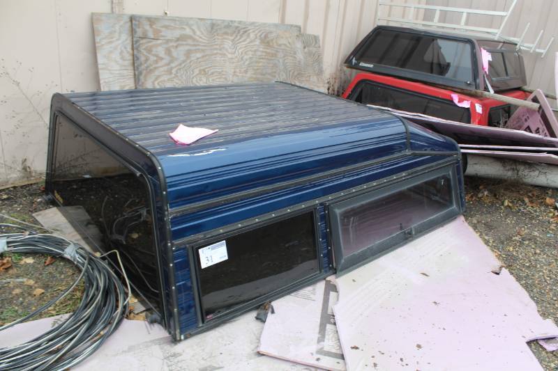 lot 31 image: Ford F-250 Pickup Truck Long Bed Topper