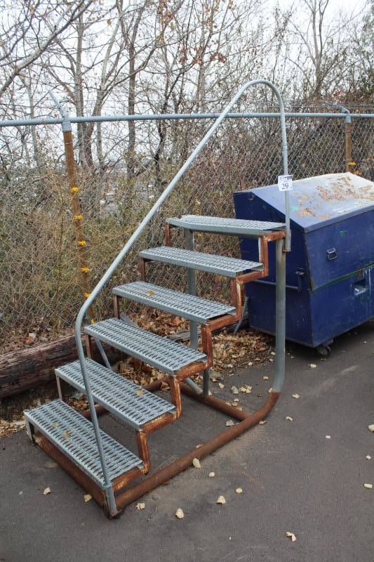 lot 29 image: 6-Step Metal Industrial Staircase with Handrail