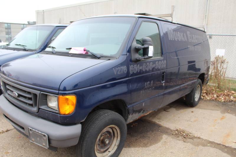 lot 11 image: 2007 Ford E250 Econoline 3-Door Cargo Van
