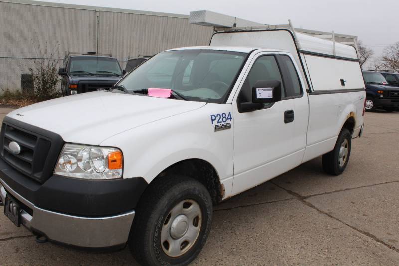 lot 7 image: 2008 Ford F-150 XLT Styleside 4-Door Regular Cab Pickup Truck