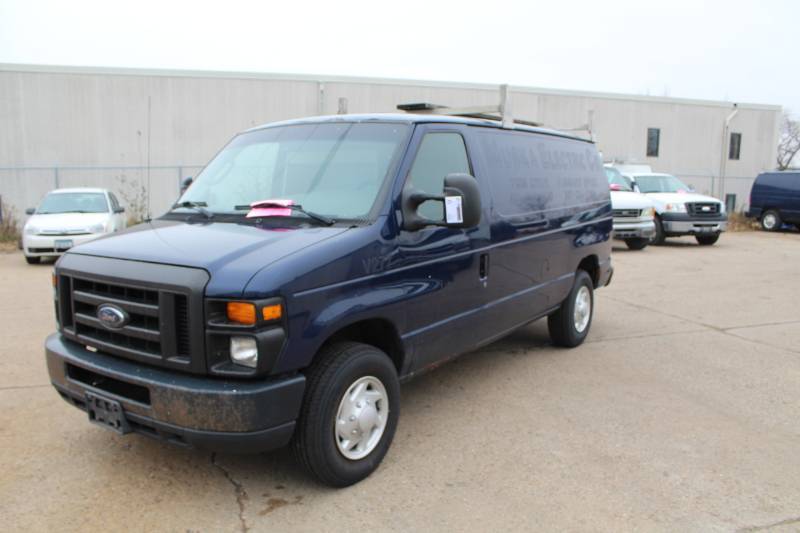lot 6 image: 2008 Ford E250 Econoline 3-Door Cargo Van
