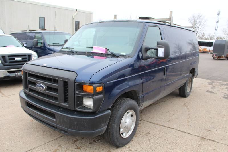 lot 5 image: 2008 Ford E250 Econoline 3-Door Cargo Van