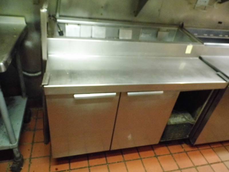 lot 7 image: Refrigerated Prep Table