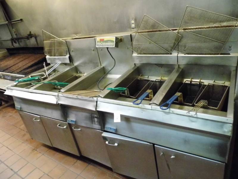 lot 16 image: Pitco Frialator Deep Fryers