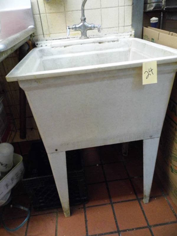lot 24 image: Wash Sink