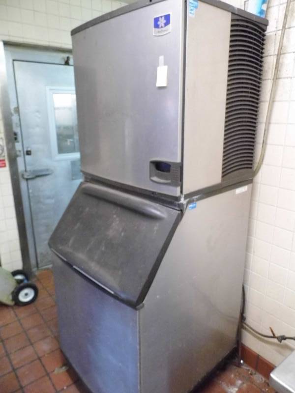 lot 31 image: Manitowoc Ice Machine