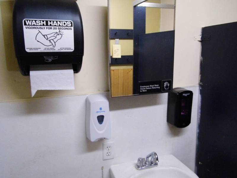 lot 50 image: Towel Dispenser - Medicine Cabinet - Soap Dispensers