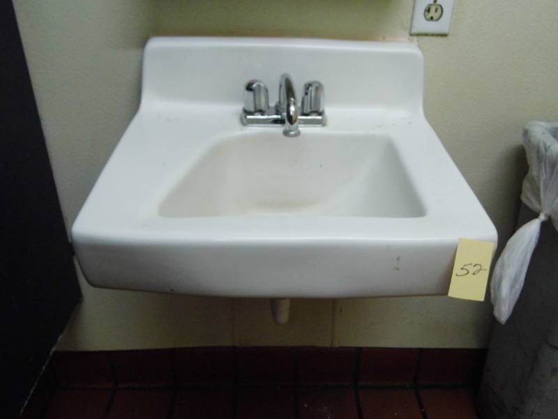 lot 52 image: Wall Mount Sink