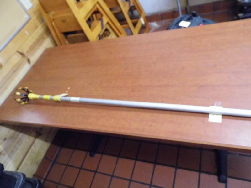 lot 75 image: Light Bulb Changing Tool