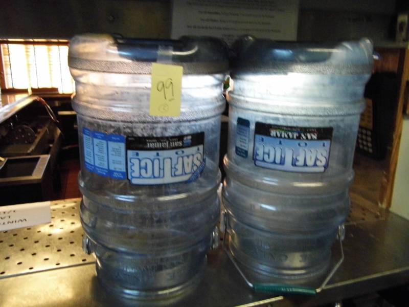 lot 99 image: Lot of 2 Plastic Ice Buckets