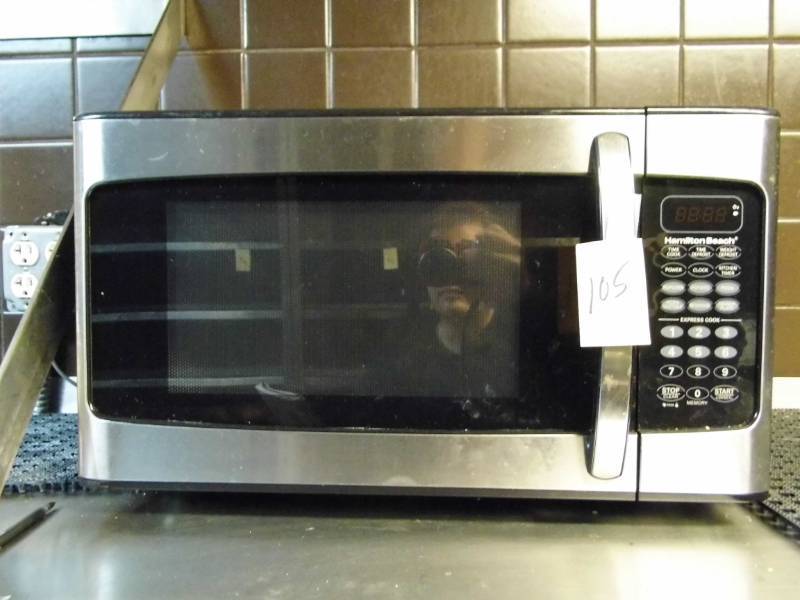 lot 105 image: Hamilton Beach Microwave