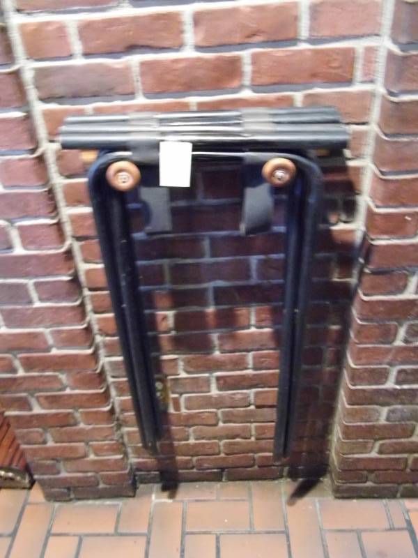 lot 115 image: Trays and Stands