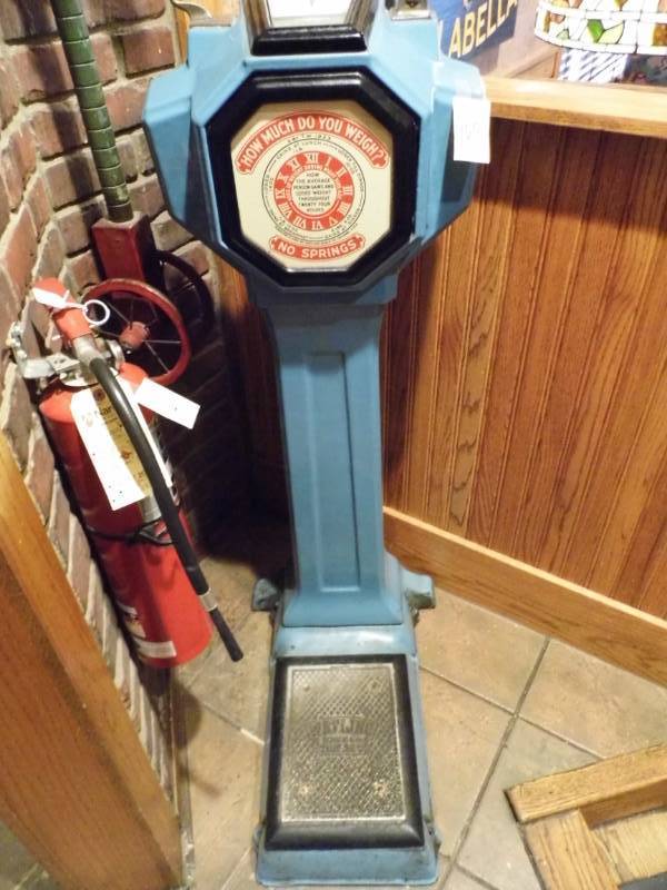 lot 160 image: Antique Scale
