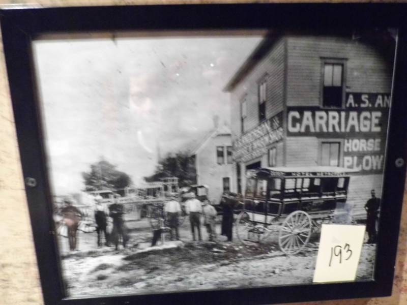 lot 193 image: Carriage Picture