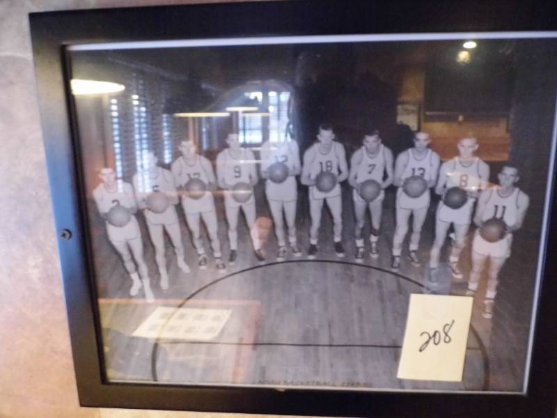 lot 208 image: Mens Basketball Picture