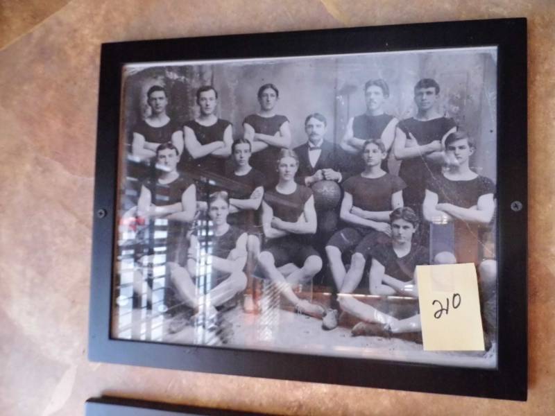 lot 210 image: Mens Basketball Picture