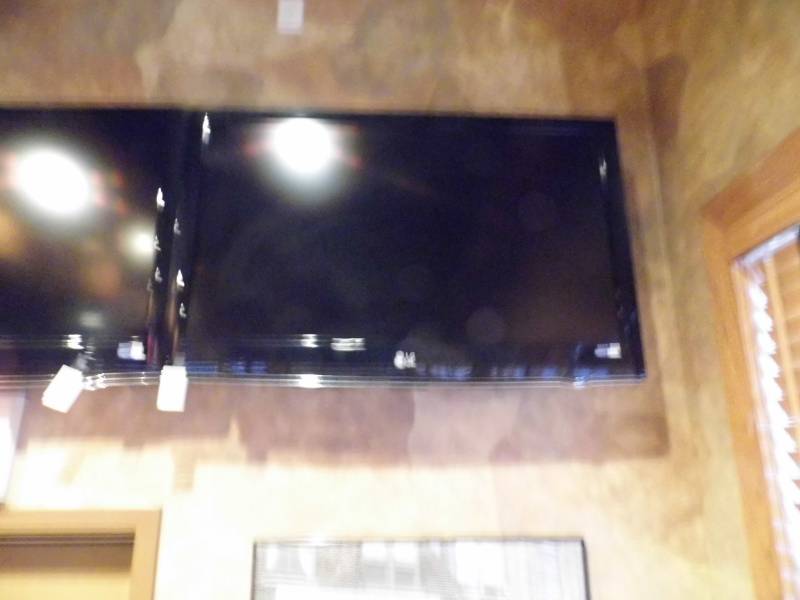 lot 231 image: LG TV