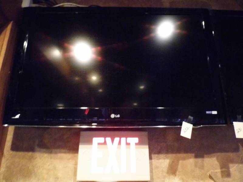 lot 232 image: LG TV