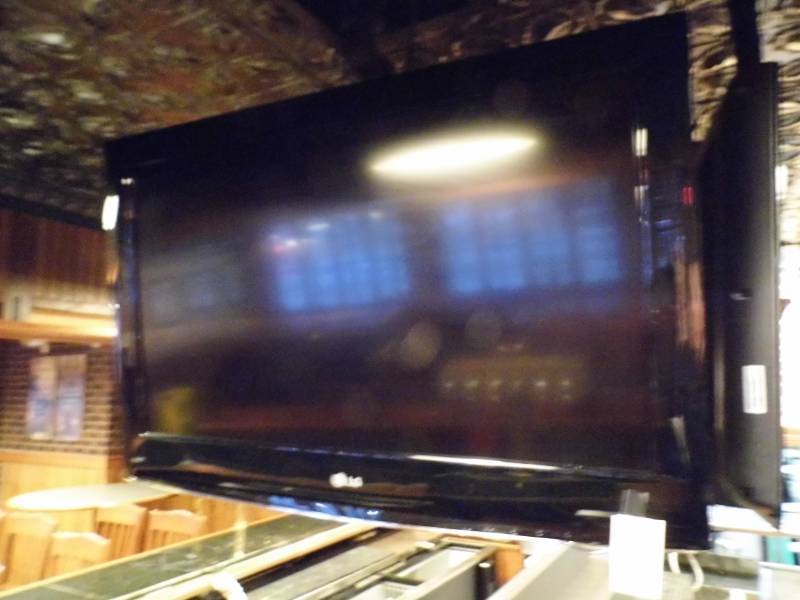 lot 236 image: LG TV