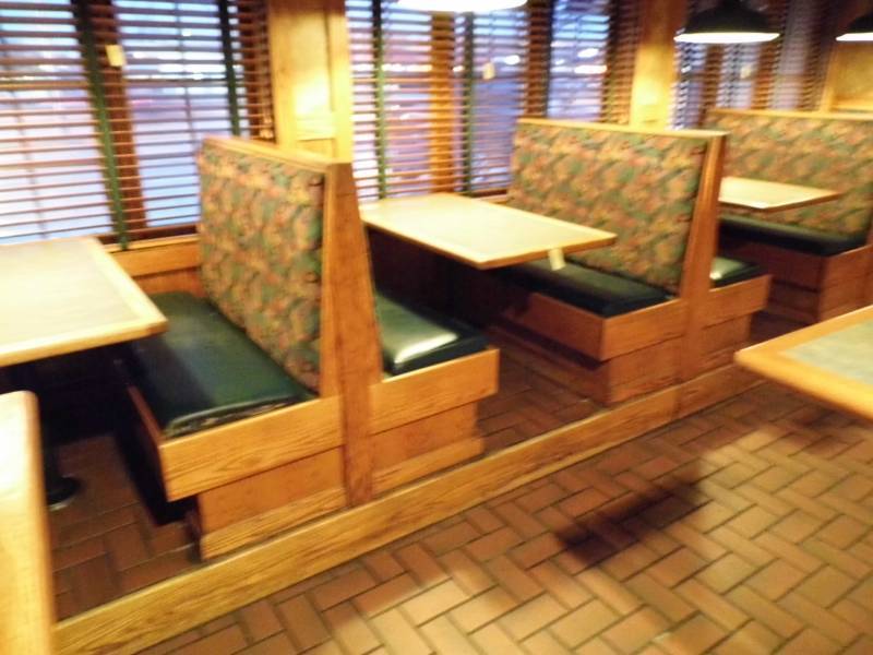 lot 253 image: 4 Booths