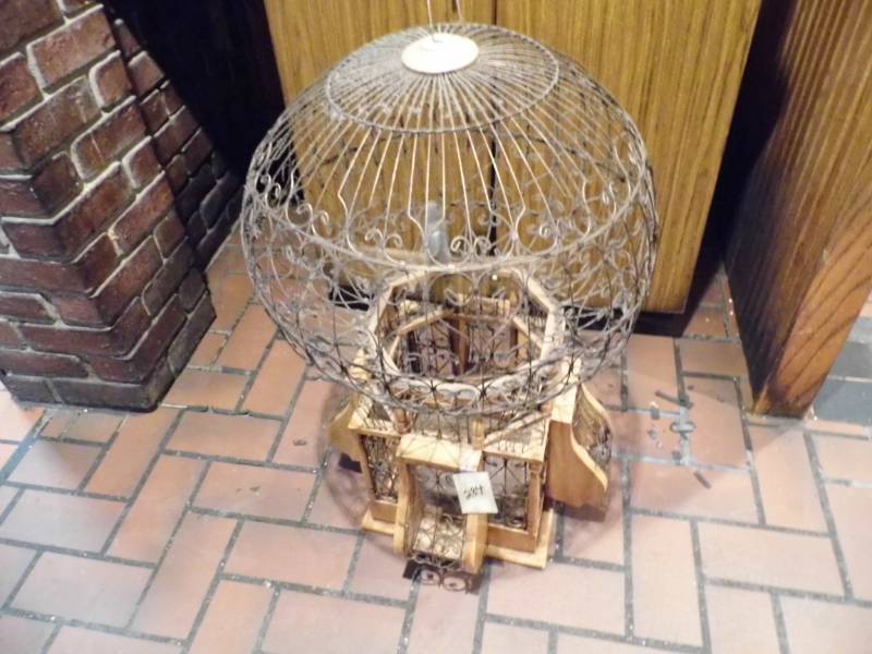 lot 284 image: Bird Cage