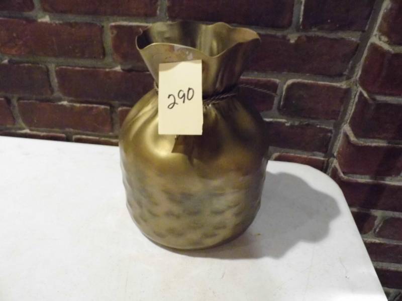 lot 290 image: Brass Money Bag